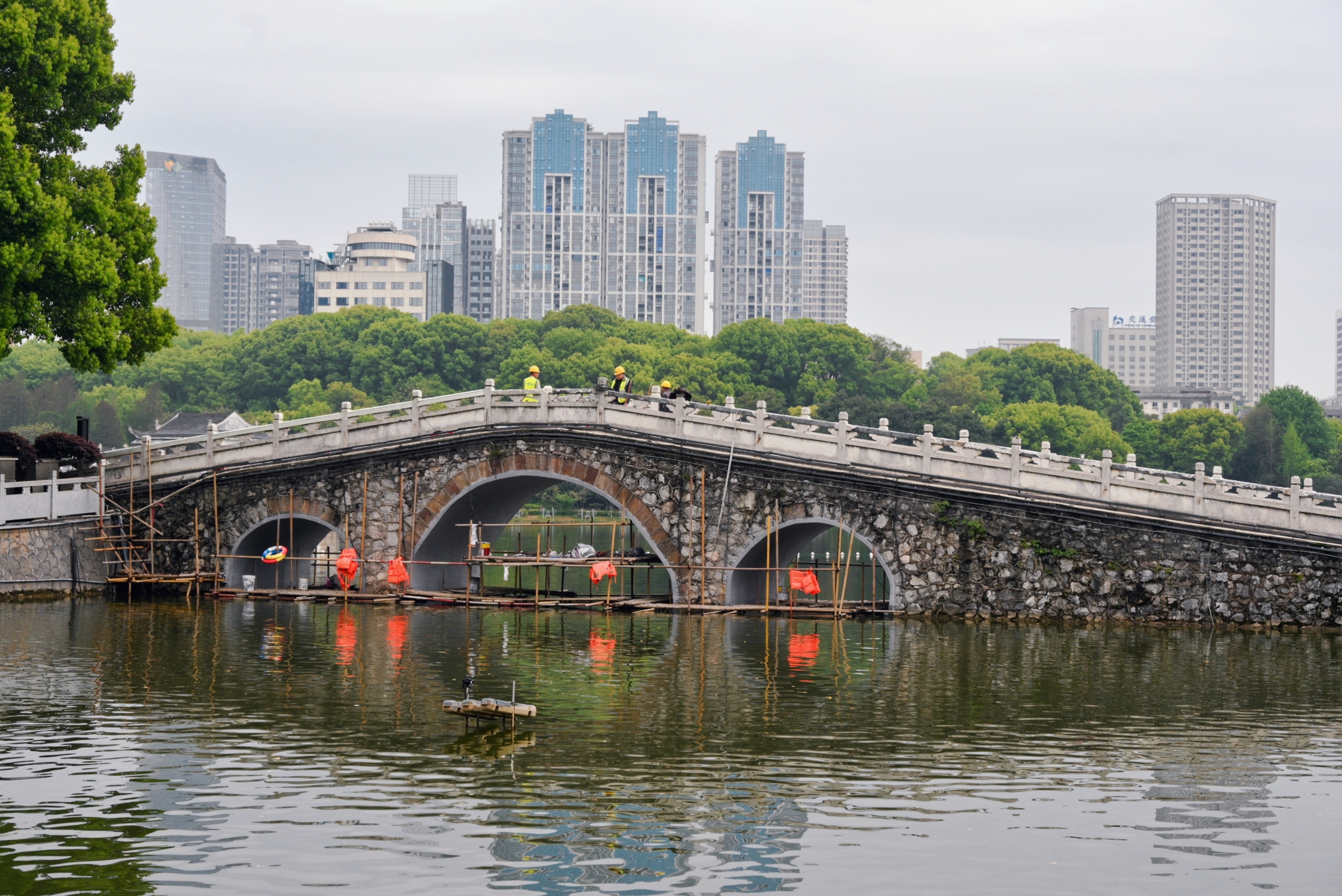 旅发进行时｜北湖公园北门广场提质迎旅发-郴州新闻网