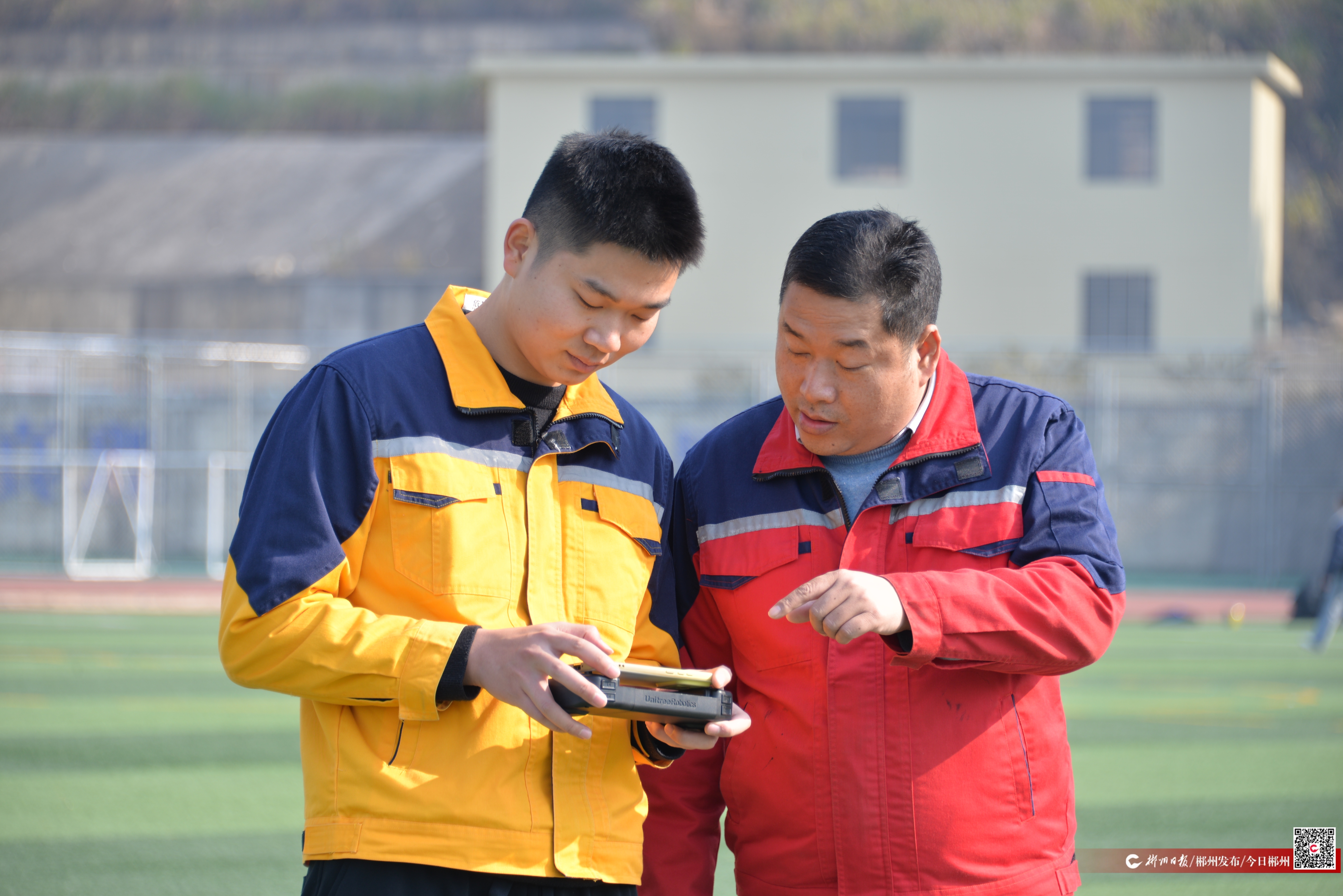 才聚林邑郴就未来丨匠心筑梦技能成才——记郴州技师学院技能竞赛主教练、现代装备产业技术创新研究中心主任何钻敏(图1)